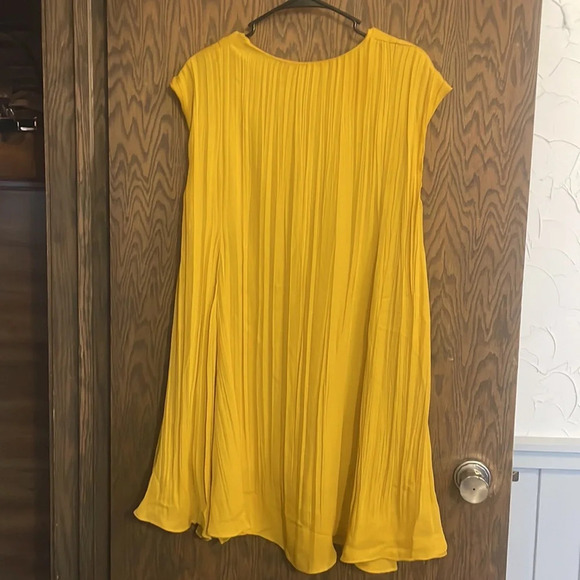 Yellow Pleated Flowy Dress L - Picture 3 of 4